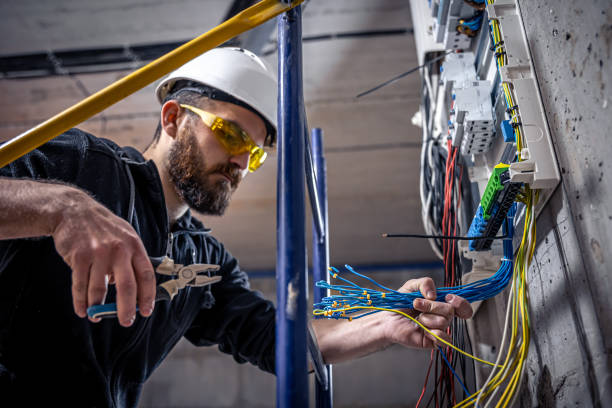 Best Emergency Electrical Repair  in Elmwood, IL